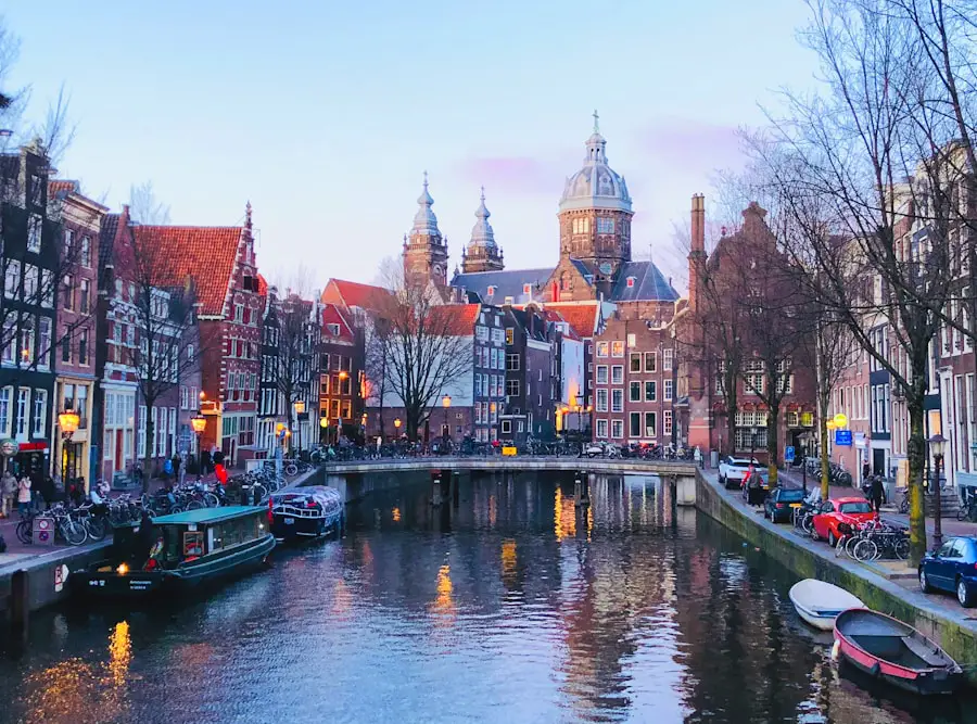 Photo "best time to travel to Amsterdam"