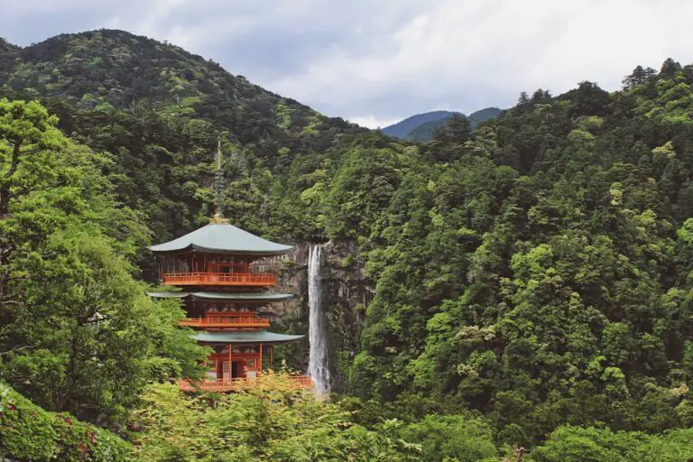 Photo best time to travel to tokyo japan