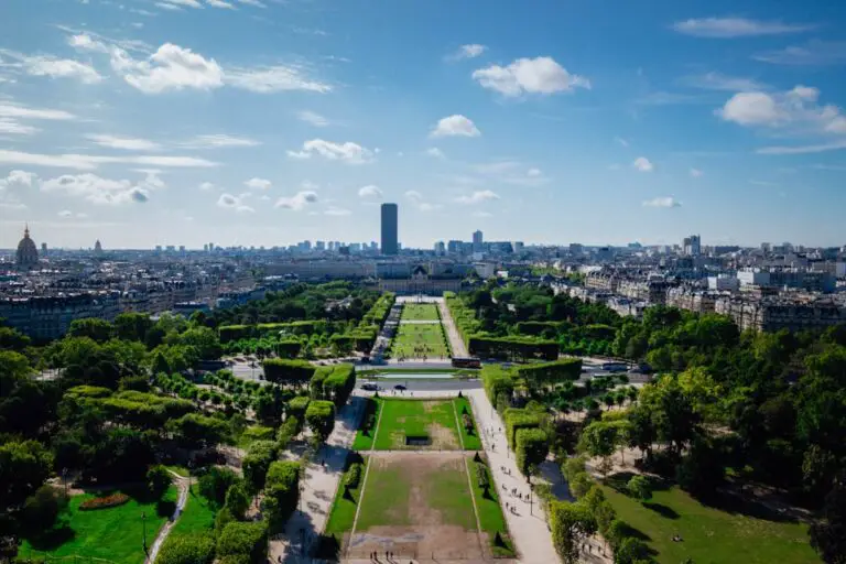 Photo Springtime Eiffel Tower