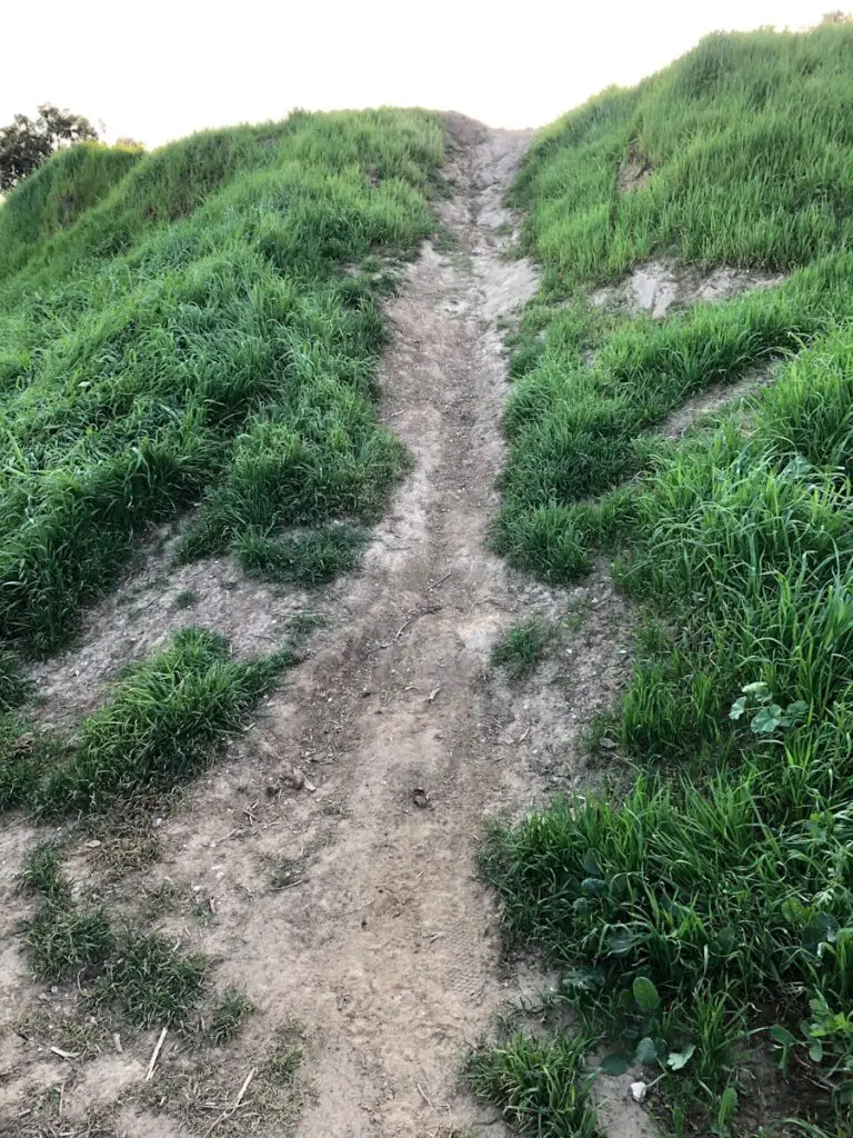 Photo "should hiking shoes be tight or loose"