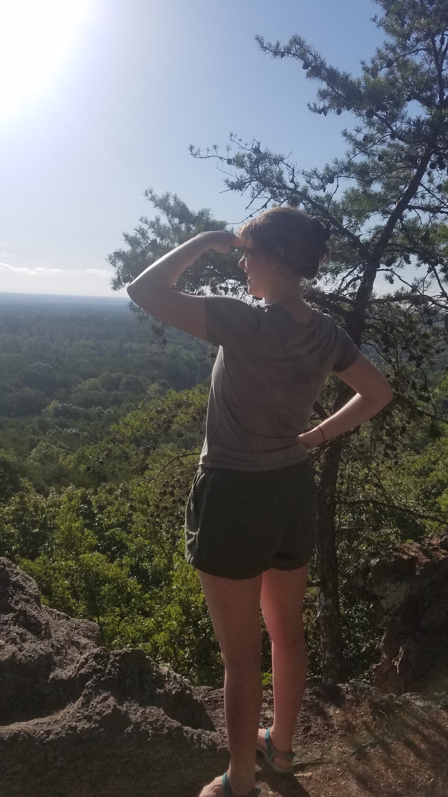 Photo "Why do my hips hurt after hiking?"