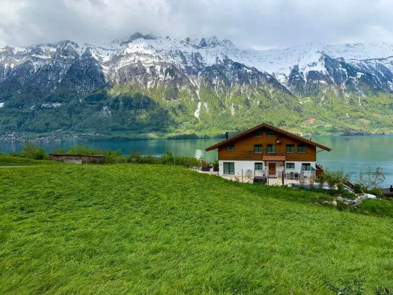 Photo "where to stay in Switzerland for hiking"