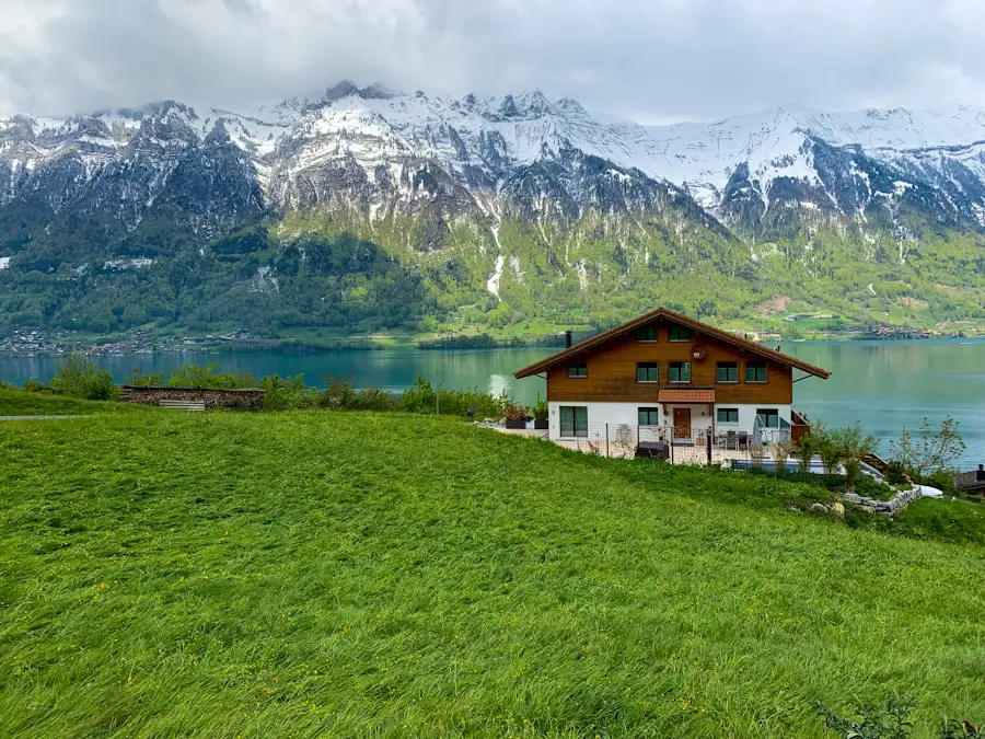 Photo "where to stay in Switzerland for hiking"