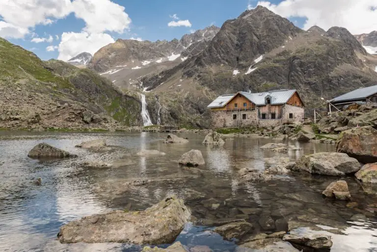 Photo "where to stay in the spanish pyrenees for hiking"