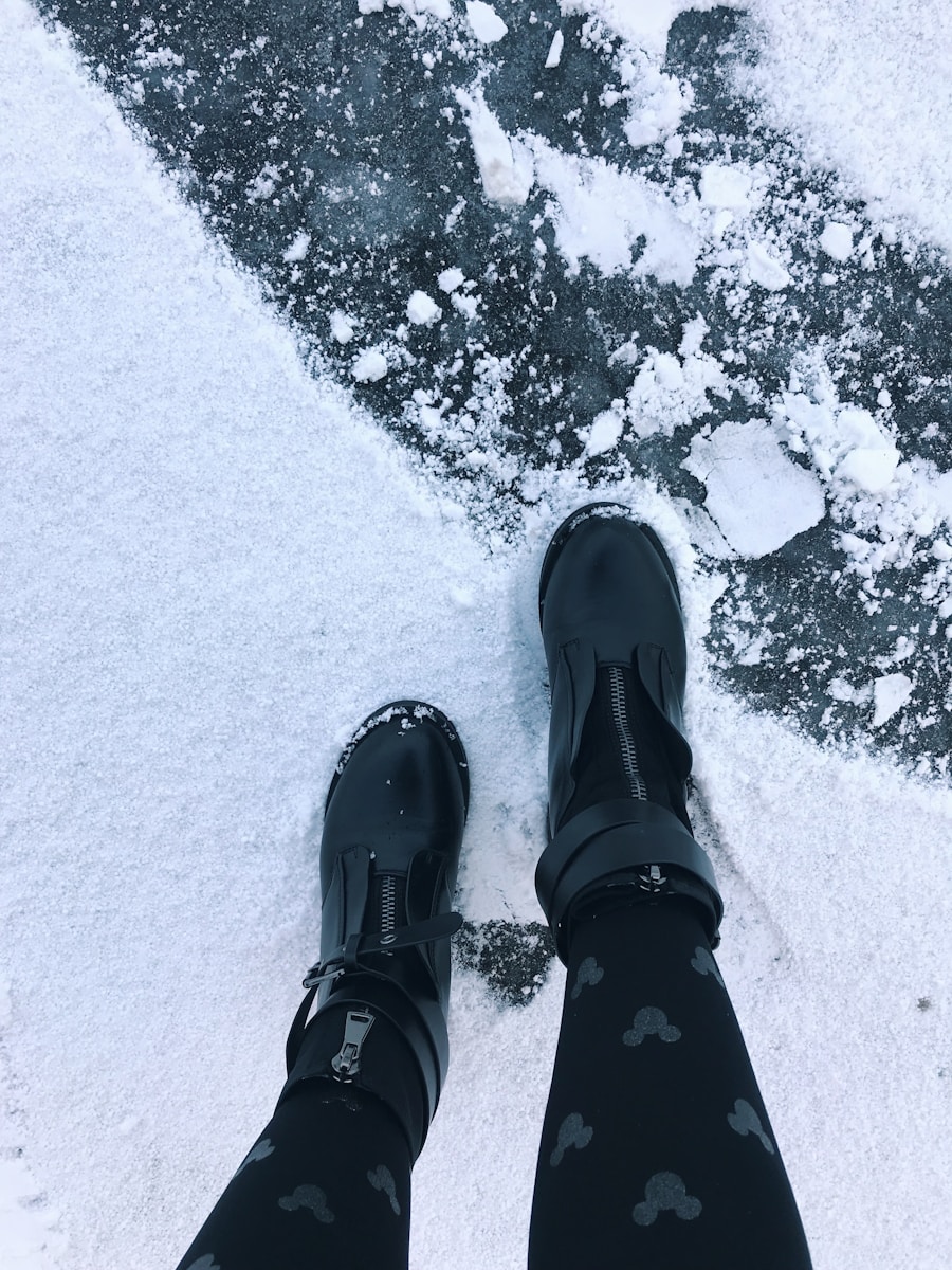 Photo "Are hiking boots good in the snow?"