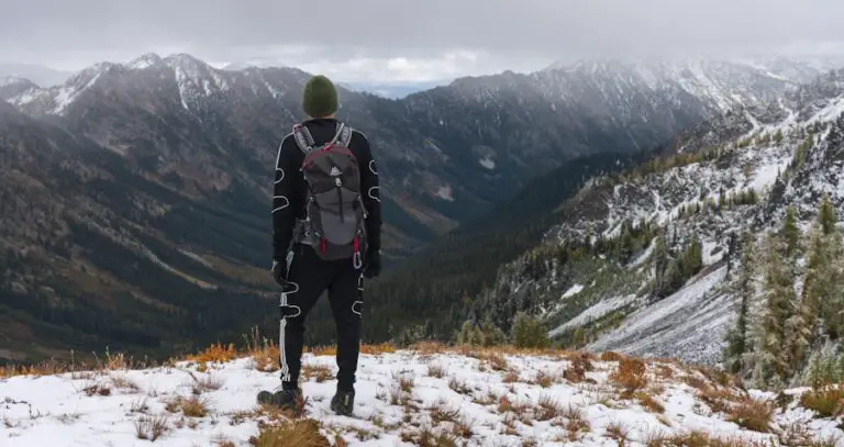 Photo "how to layer for winter hiking"