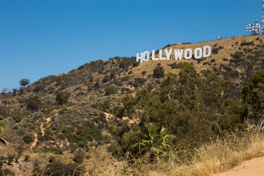 Photo "how to get to the hollywood sign without hiking"