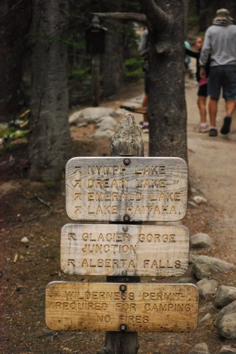 Photo "how many calories does hiking burn per hour"