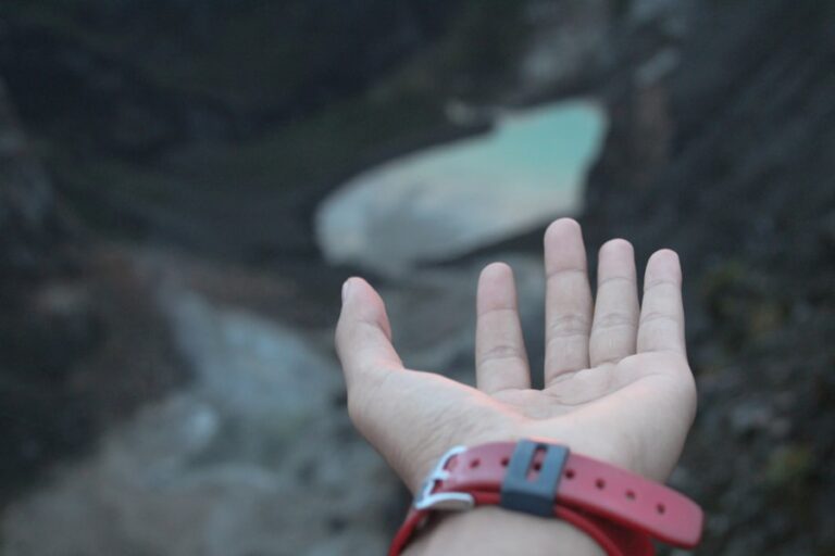 Photo "Why do your hands swell when hiking?"