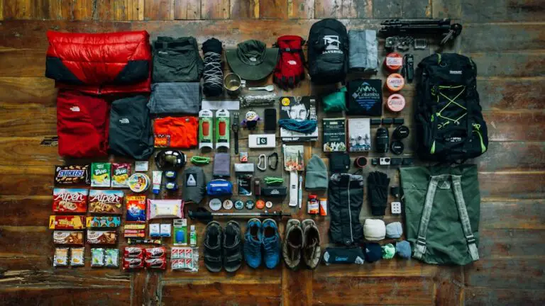 Photo What to bring for hiking