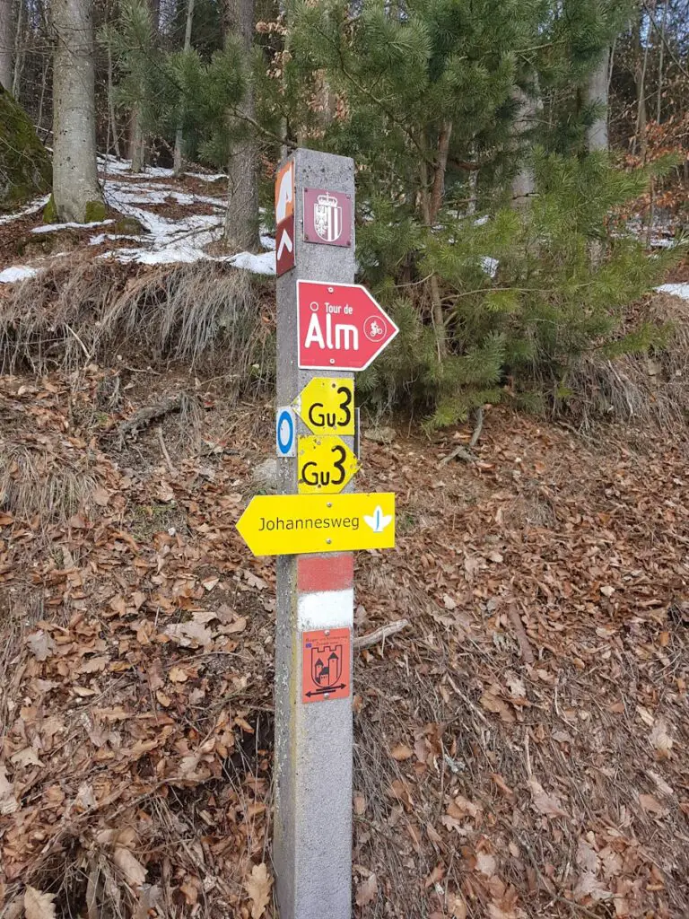 Photo "what hiking trails are open near me"