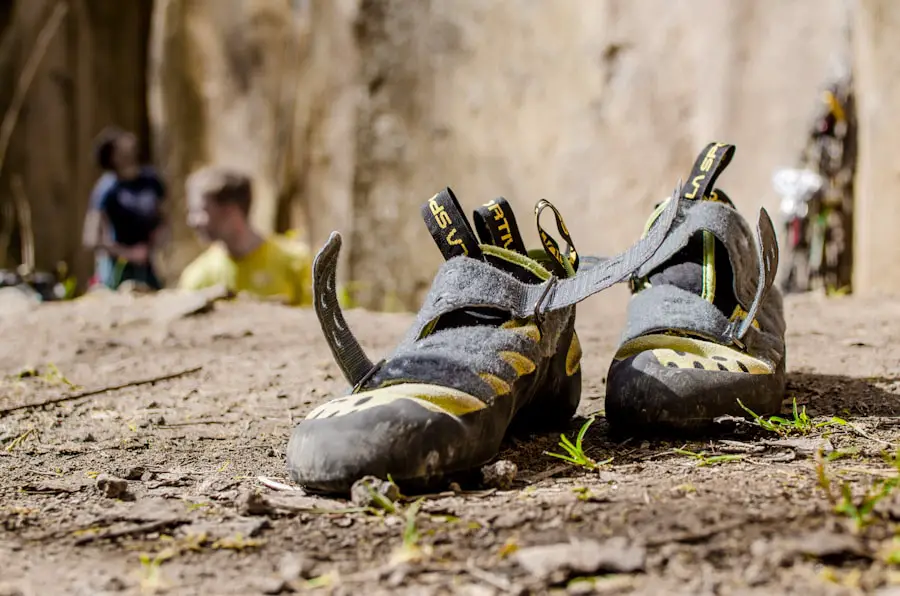 Photo "how to tie your hiking boots"