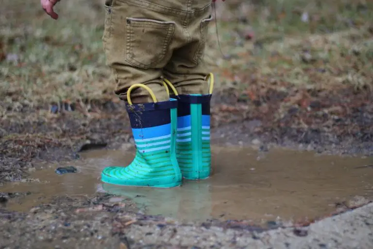 Photo "how to waterproof hiking boots"