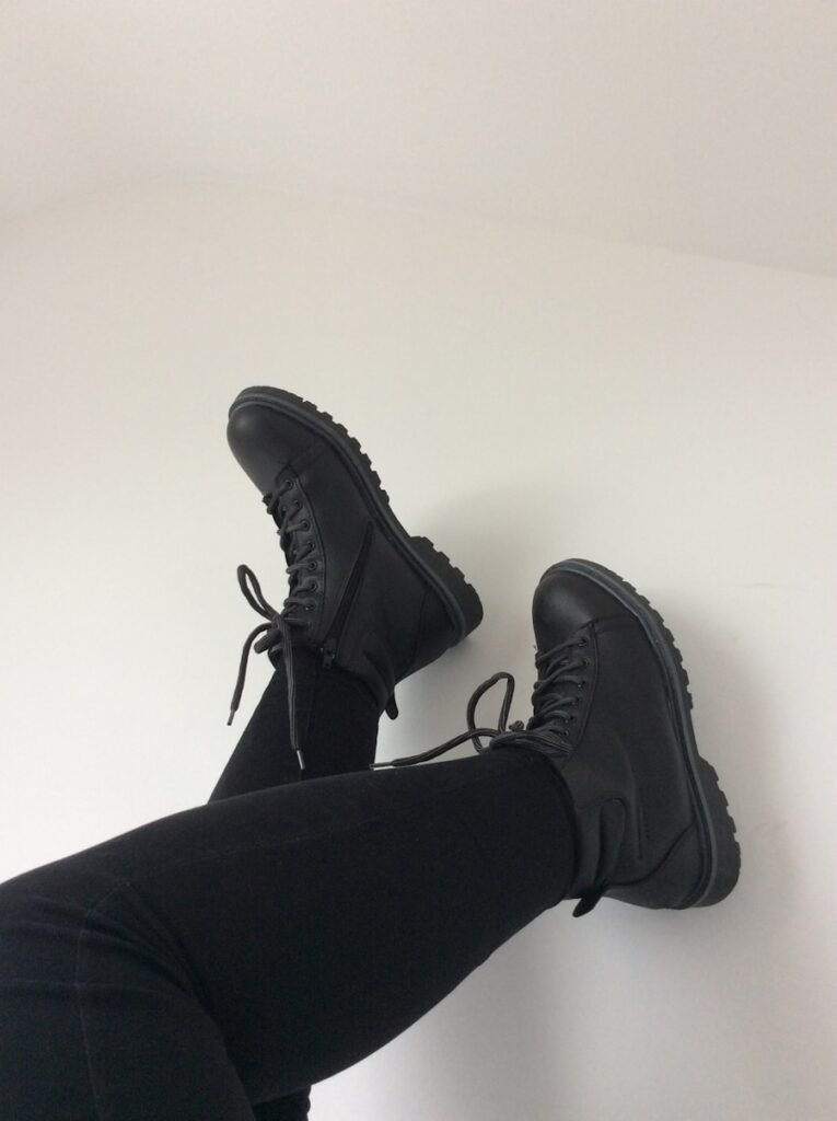 Photo "are army boots good for hiking"