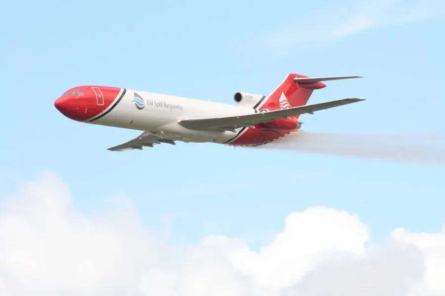 Is Qatar Airways a Safe Airline? Qatar Airways aircraft and pilot training illustration