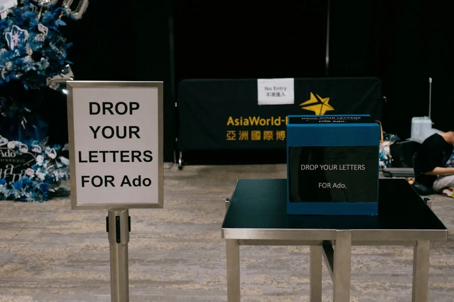 Flexible Travel Options: Airlines with Open Ended Tickets - Delta, American Airlines, United Traveler reviewing flexible airline ticket options before booking