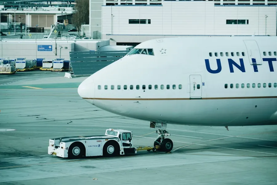 United Airlines flight attendant compensation and employee benefits