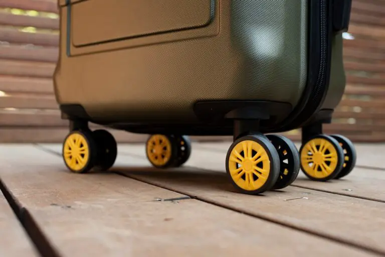 Photo Carry on suitcase