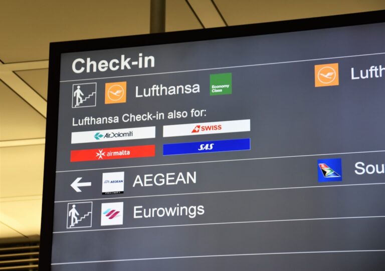 Photo Airport ticket counter