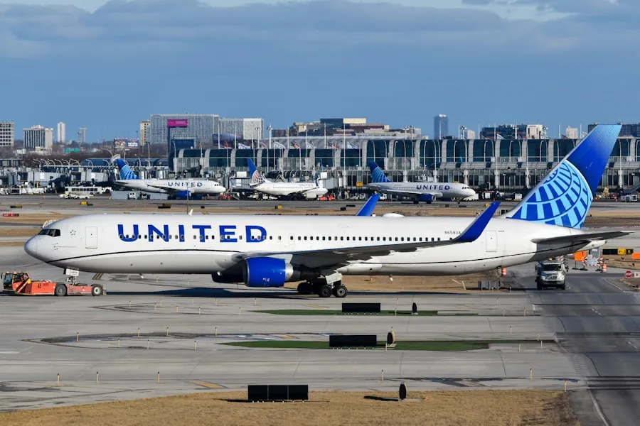 Comparing United Airlines flight attendant pay with other airline compensation plans
