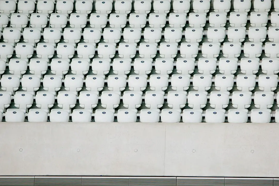 Photo Cramped seating