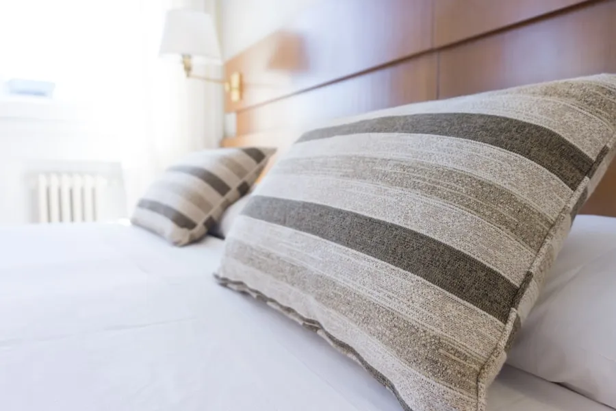 Roadside motel with exterior-access guest rooms and nearby parking
