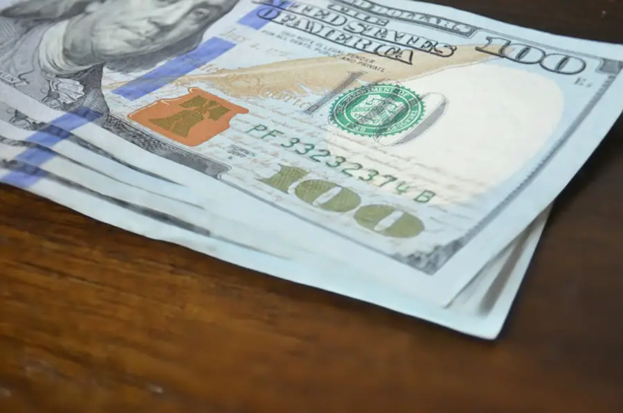 hotels accept cash
