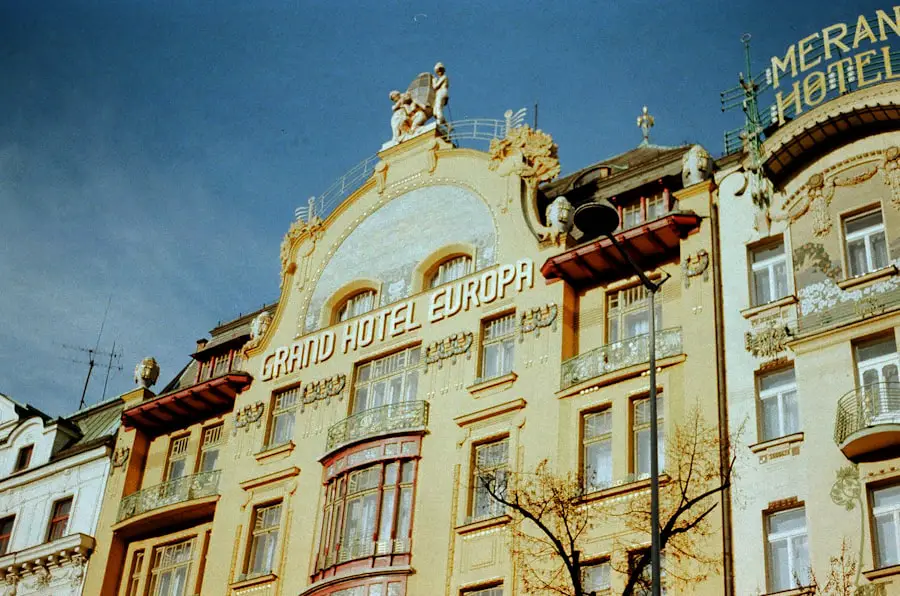 watch grand budapest hotel
