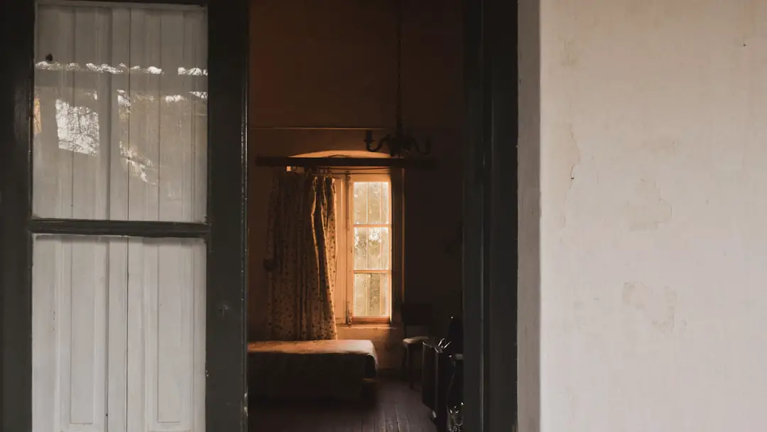 Photo cost to live in a hotel