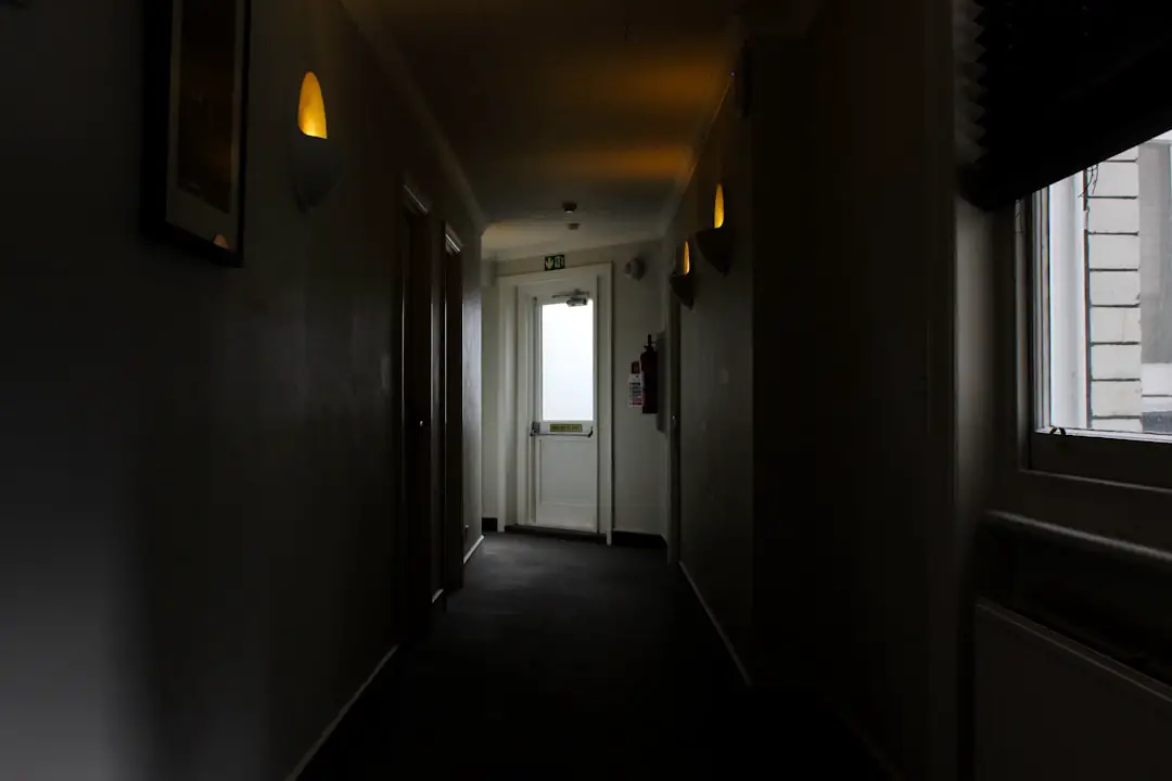 Photo secure hotel room door