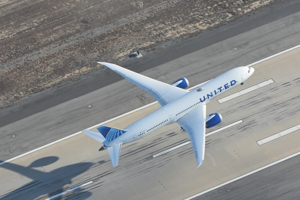 Photo united airlines fly hawaii