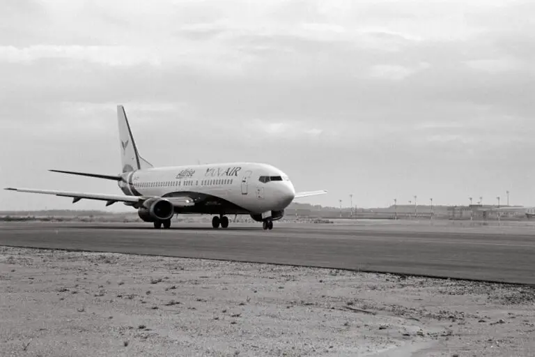 Photo frontier airlines at msp