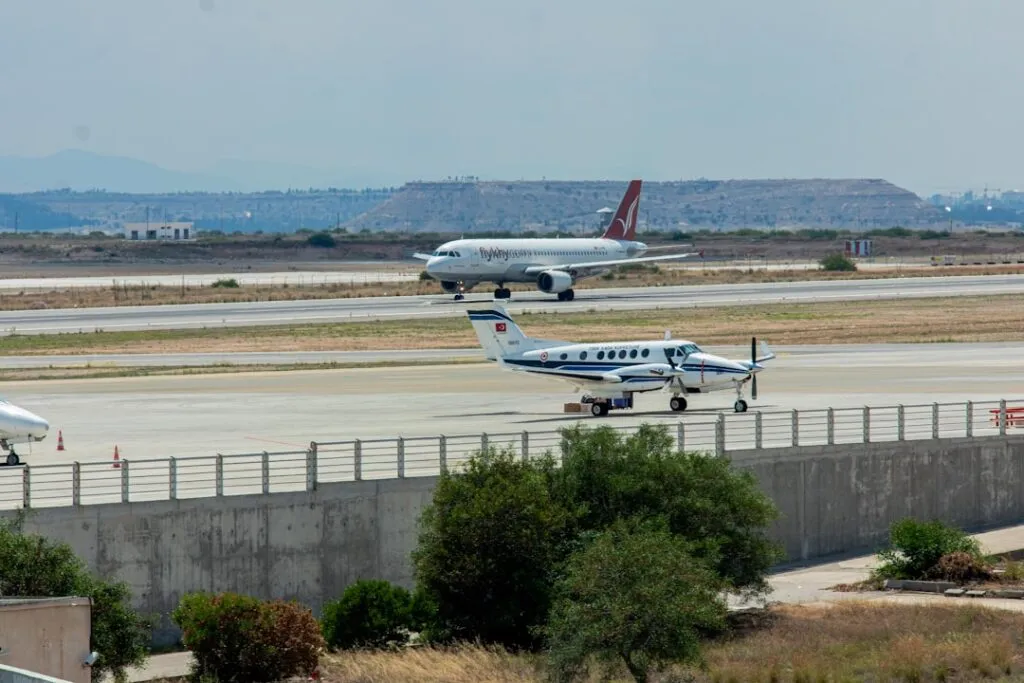 Photo airlines fly into mesa gateway airport