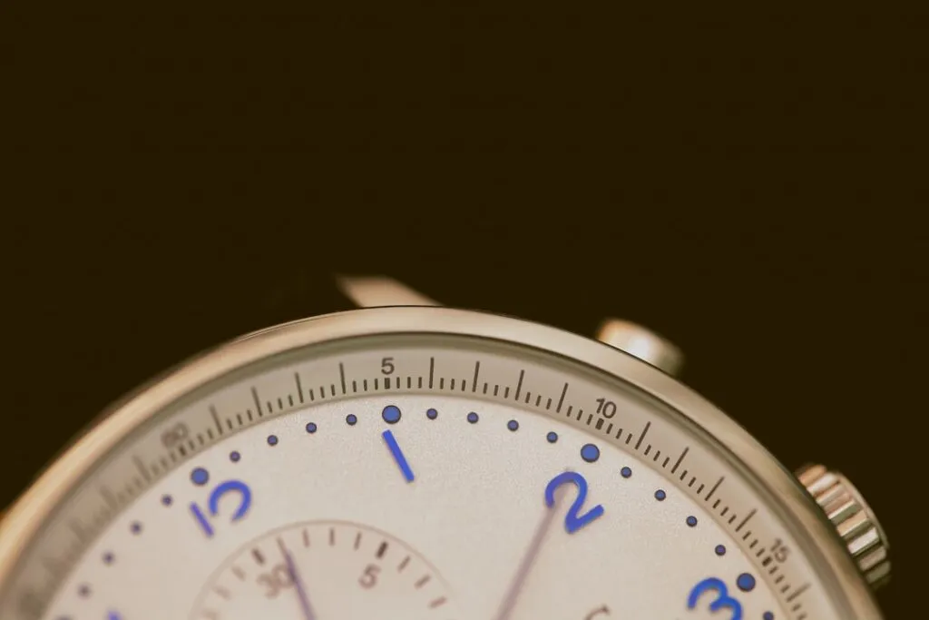 Hotel Check-In: What Time to Arrive? Photo check in time
