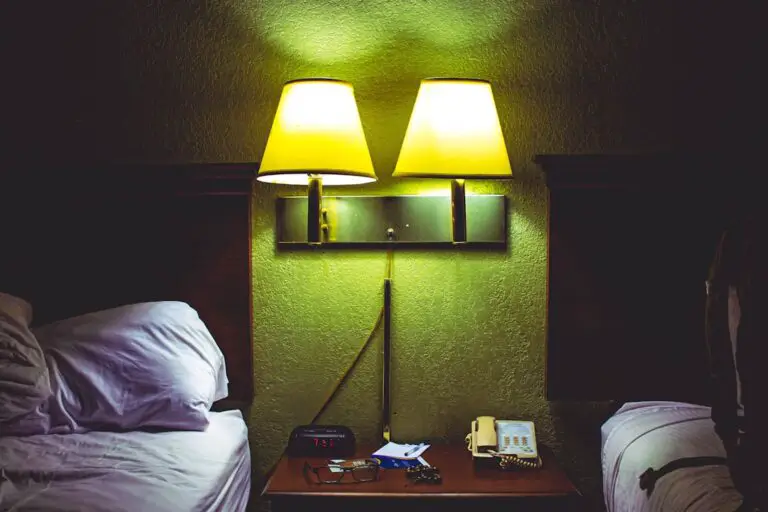 Photo hotel room amps