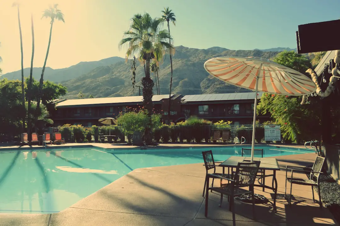 Photo singer hotel california