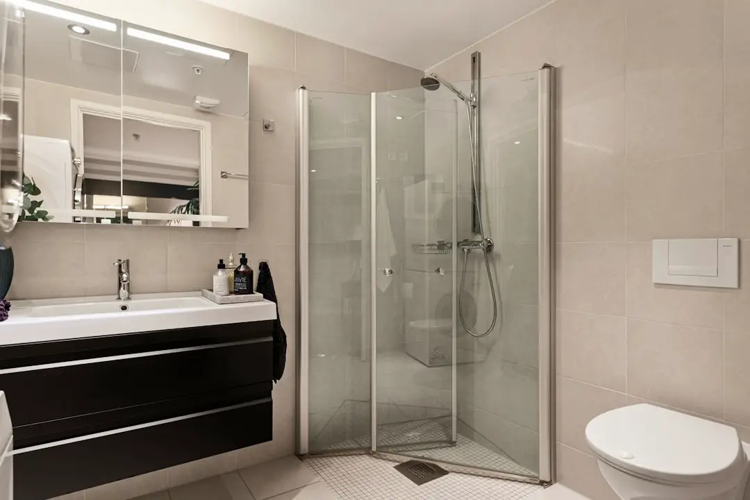 Photo clean glass shower doors