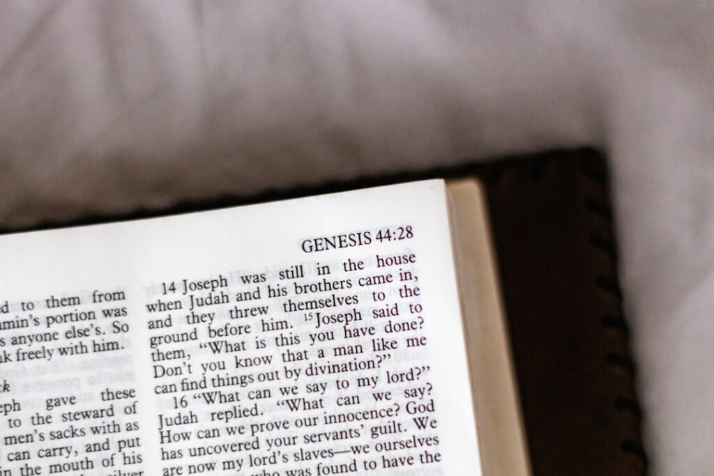 Photo hotel rooms, bibles