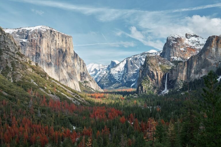Tunnel View of El Capitan and Half Dome in Yosemite National Park